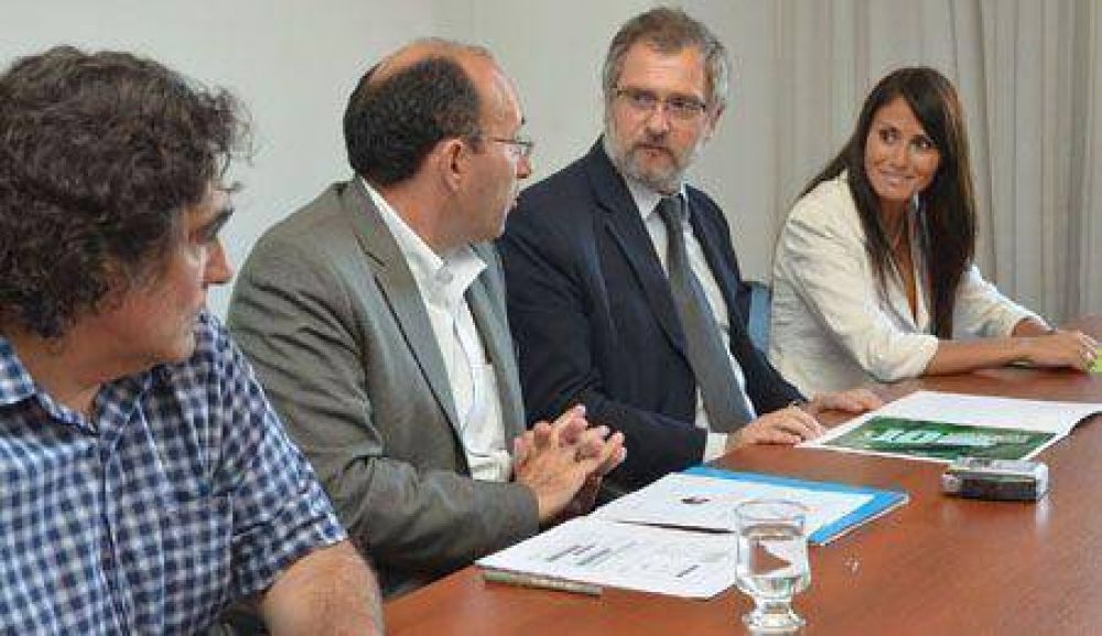 Mendoza junto al Inadi y UNICEF presenta una campa�a en contra de la discriminaci�n en el f�tbol