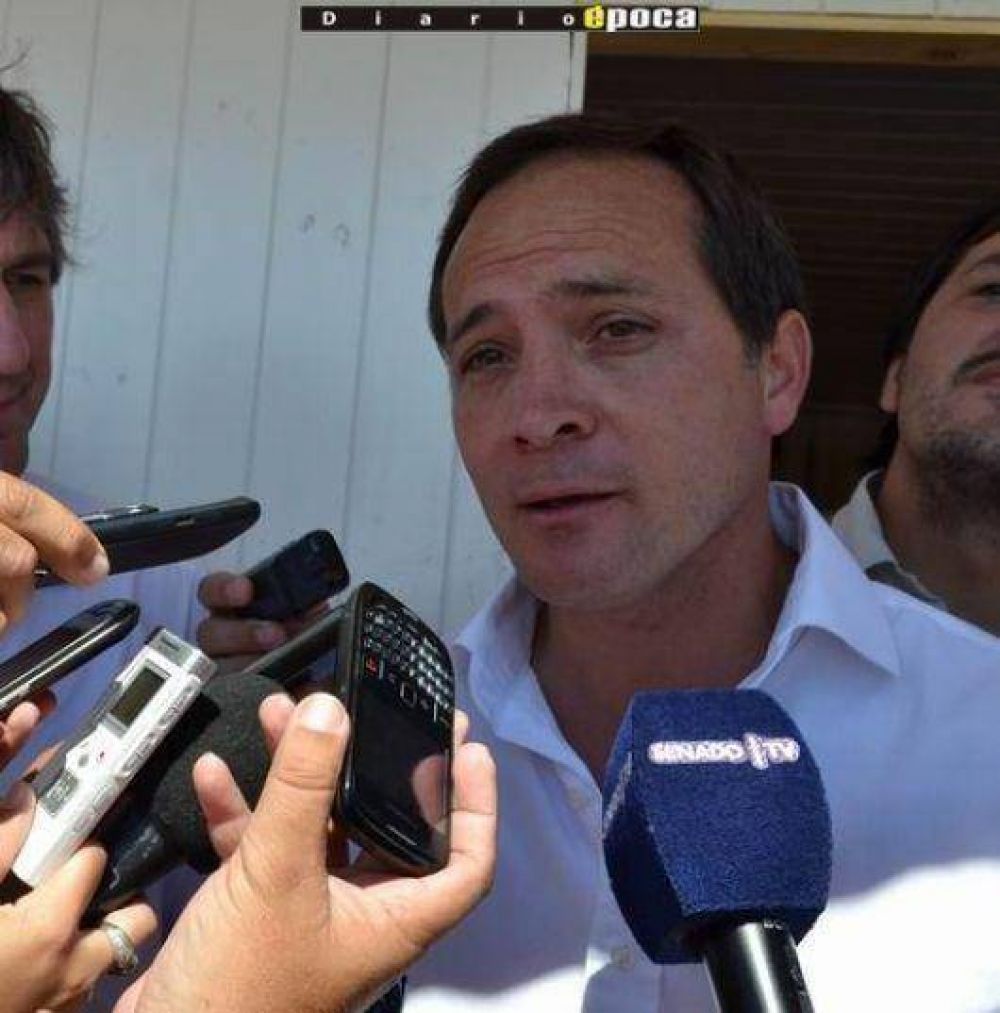 Con saco de candidato, �Camau� reclam� recursos a la Provincia