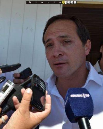 Con saco de candidato, �Camau� reclam� recursos a la Provincia