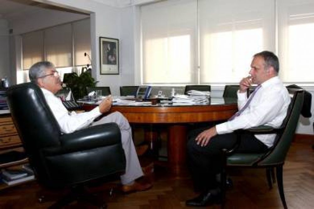 Buzzi destac� a "un ministro que lleva la Patagonia en la sangre, como Julio De Vido"