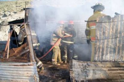Incendio acab� con vivienda donde se divide el B� Newbery y Las Flores
