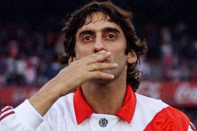 Comodoro contar� con la visita estelar de Enzo Francescoli