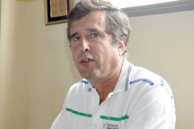 El titular de Chubut Deportes hizo entrega de subsidios a instituciones locales