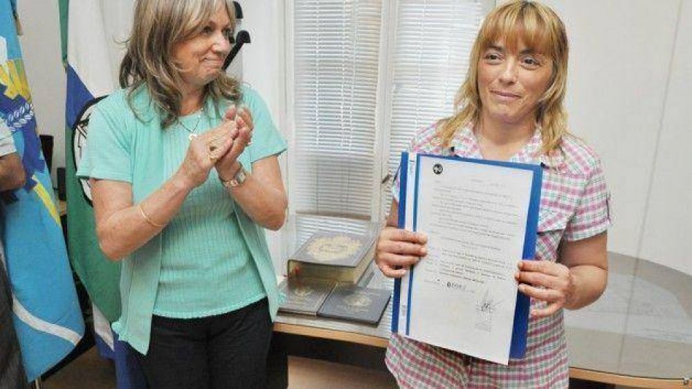 Asumi� Paola Ramallal como secretaria de la Familia y Promoci�n Social
