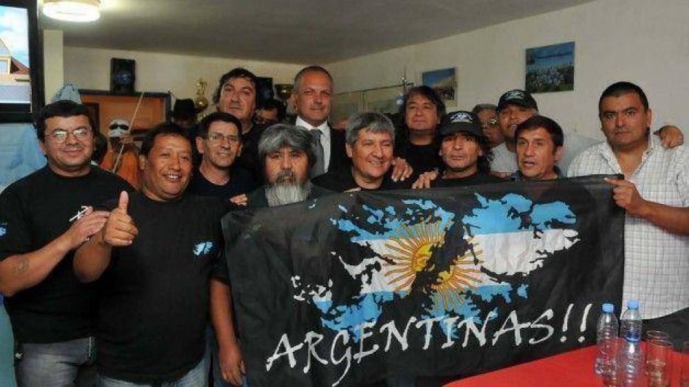 Buzzi: "En Chubut sentimos como aut�nticos h�roes a los hombres que fueron a Malvinas"