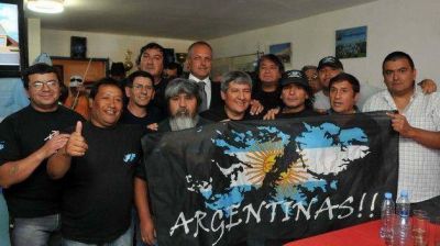 Buzzi: "En Chubut sentimos como aut�nticos h�roes a los hombres que fueron a Malvinas"