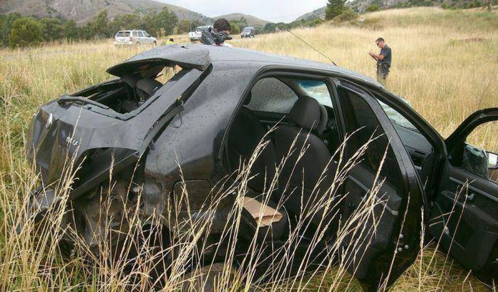 Una mujer de Puan volc� con su auto en la ruta 76