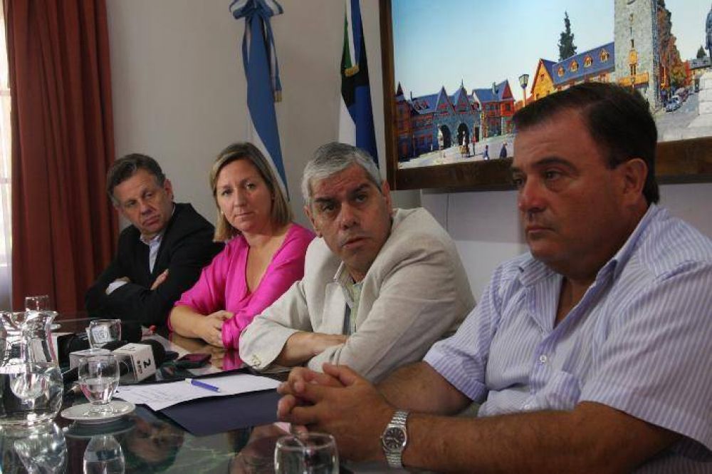 Respaldo a domicilio para Martini, que busca unidad