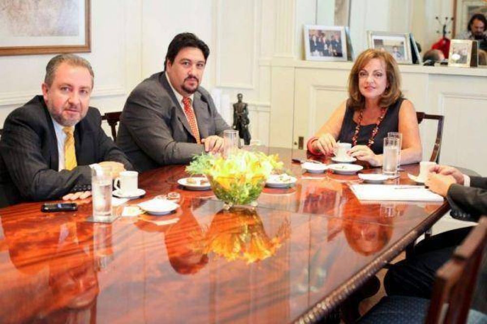 Closs analiz� pol�ticas de seguridad y educativas con ministros de la Naci�n
