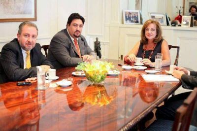 Closs analiz� pol�ticas de seguridad y educativas con ministros de la Naci�n