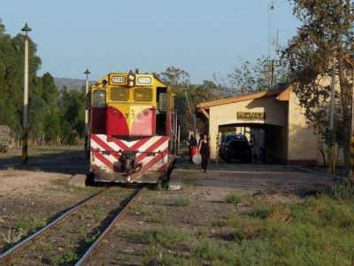 Gioja propuso reactivar el ferrocarril de cargas General Belgrano
