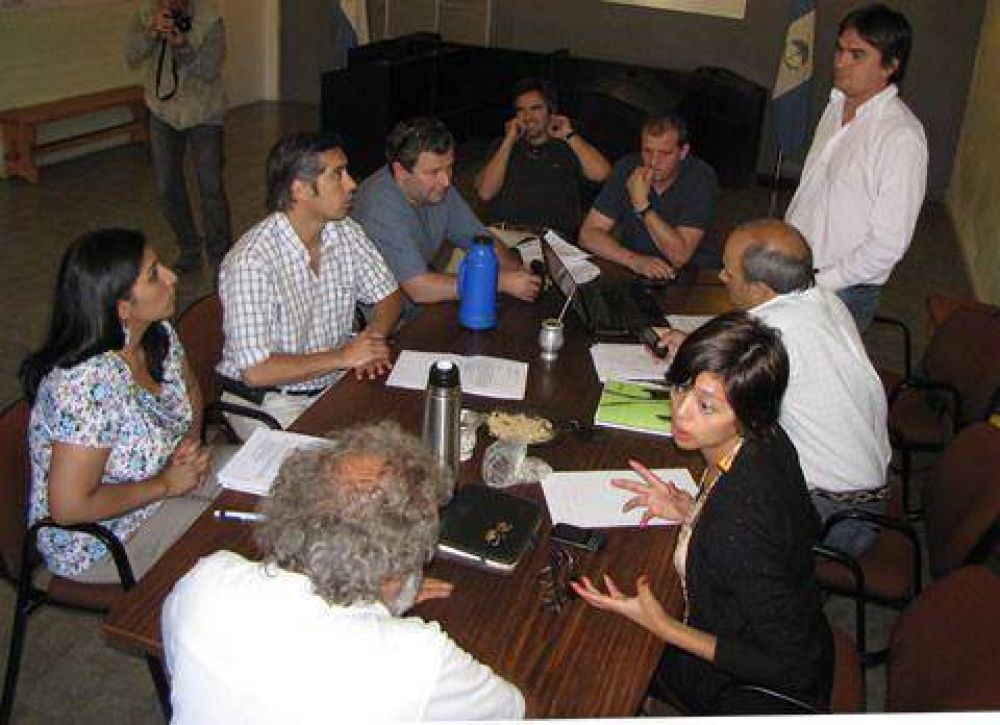 La oposici�n reclam� al gobierno transparencia en las contrataciones