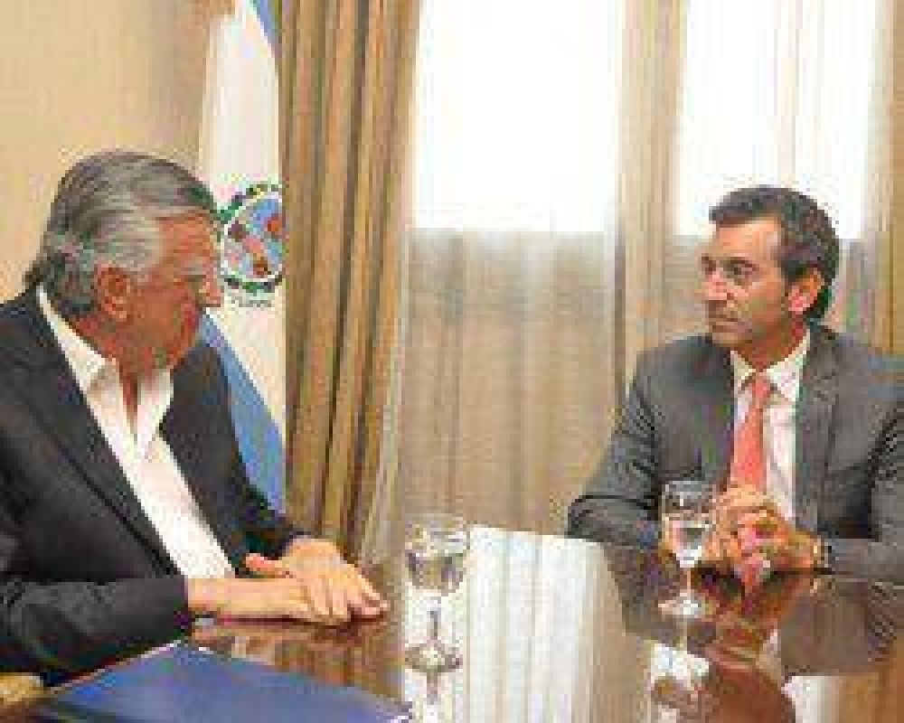 Transporte, pol�tica social e invitaciones a la FNS en el viaje de Gioja