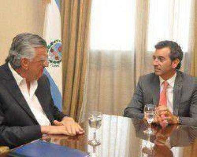 Transporte, pol�tica social e invitaciones a la FNS en el viaje de Gioja