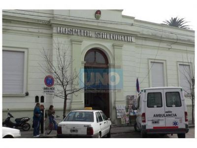 Un polic�a est� grave luego de prenderse fuego, en Paran�