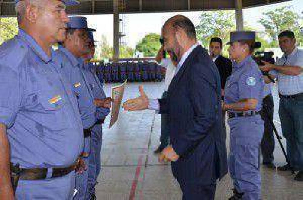 El gobernador presidio entrega de certificados e insignias a personal promovido en la Polic�a