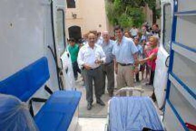 El Ministro de Salud de la Naci�n entreg� ambulancias a municipios salte�os
