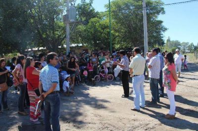 Darwin: entregaron plan de viviendas