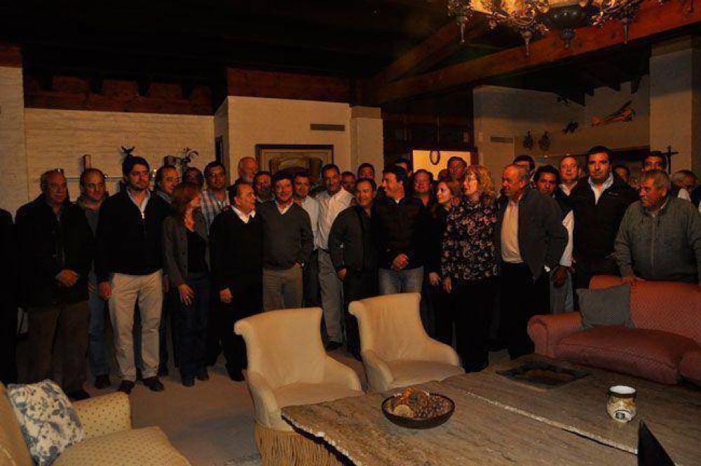 Ley de Regal�as: Jorge reuni� a unos 47 intendentes en apoyo a su estrategia judicial
