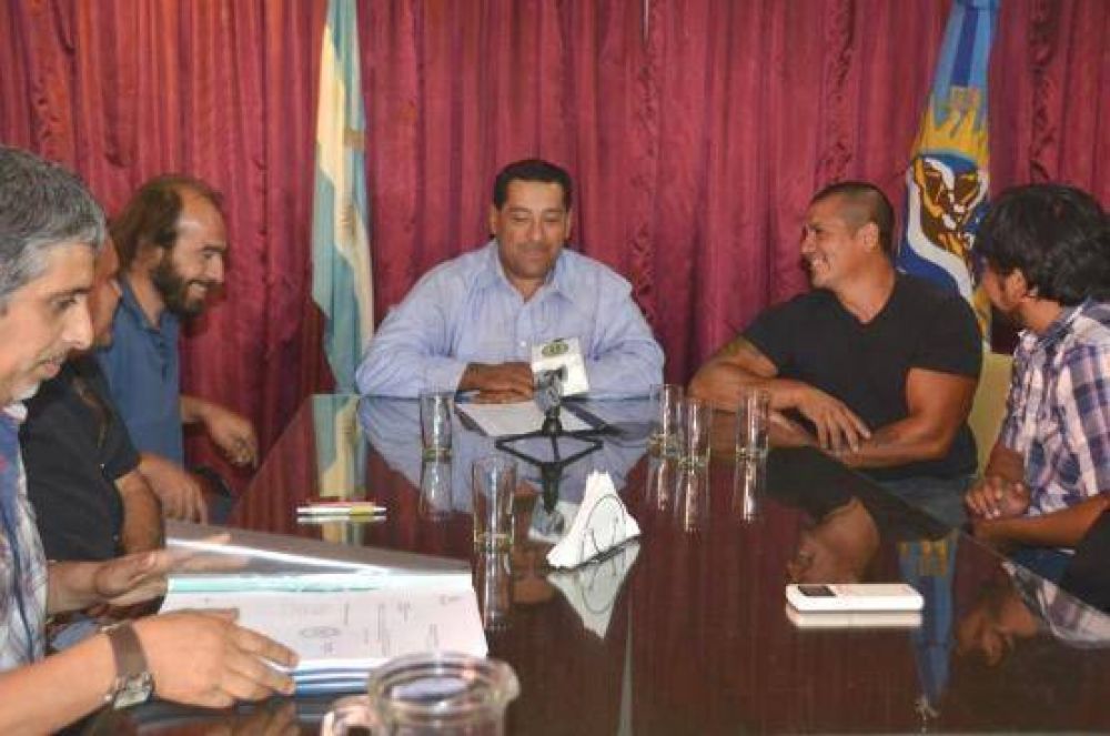 Firman convenios por 10 viviendas en Los Antiguos