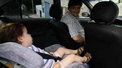 7 de 10 ni�os viajan inseguros en el auto