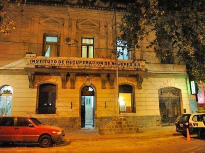 Investigando el arrebato a una fiscal detienen a tres polic�as por extorsi�n