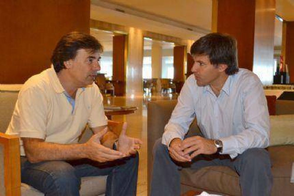 Ignacio Crotto y Pablo Fern�ndez tiran juntos del carro tur�stico