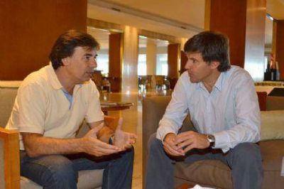 Ignacio Crotto y Pablo Fern�ndez tiran juntos del carro tur�stico