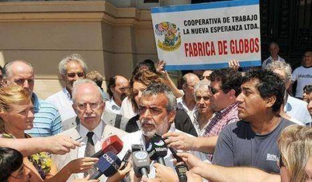 Repudian veto a la ley de f�bricas recuperadas