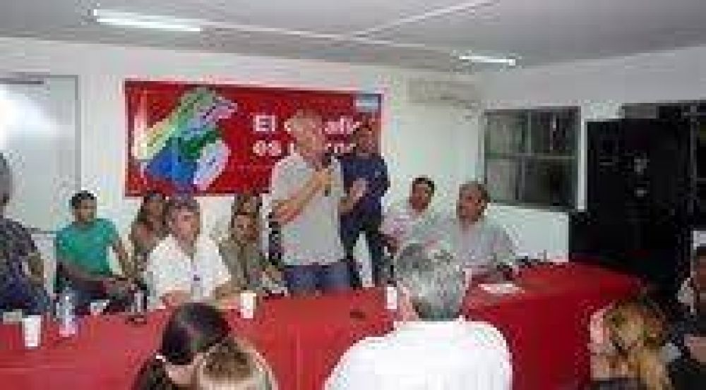 Agust�n Car�s inaugur� su Casa Partidaria junto a De Narv�ez, el peronista rico