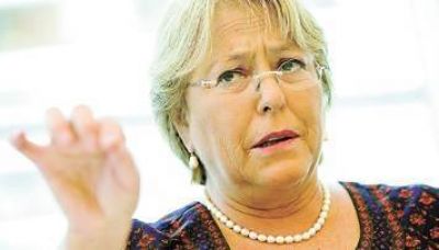 Chile: Bachelet lidera por lejos las encuestas para las presidenciales