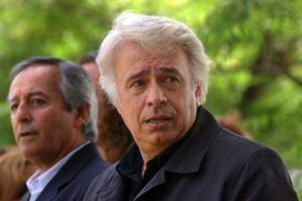 De la Sota envi� una carta documento a De Vido por la Televisi�n Digital Abierta