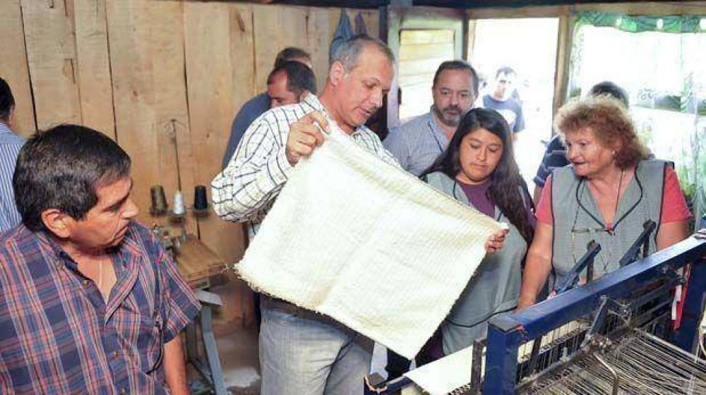 Buzzi inaugur� adoquinado en El Mait�n