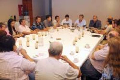 Analizan combatir la competencia desleal en el sector comercial