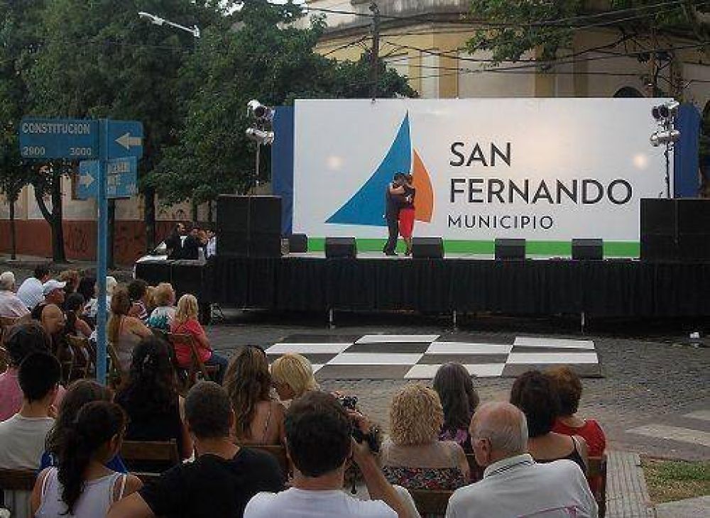 Atardecer de tango y milonga en Plaza Dorrego de San Fernando
