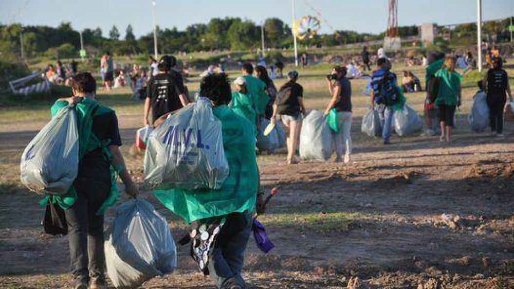 Limpiaron la costa y juntaron m�s de 250 kilos de basura