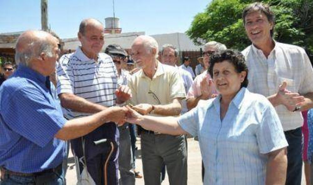 Asfalto y un SUM para Barrancas