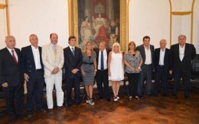 Z�ccaro present� nuevo gabinete y pidi� a sus funcionarios �menos caciques y m�s indios�