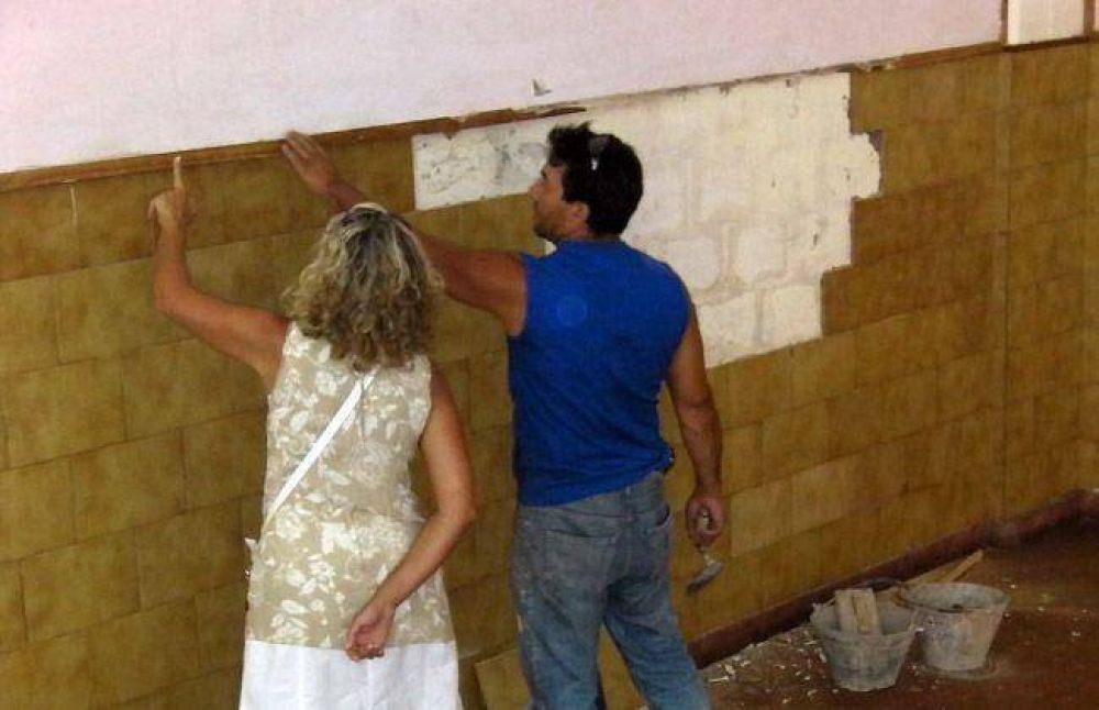 Siguen los arreglos en escuelas municipales
