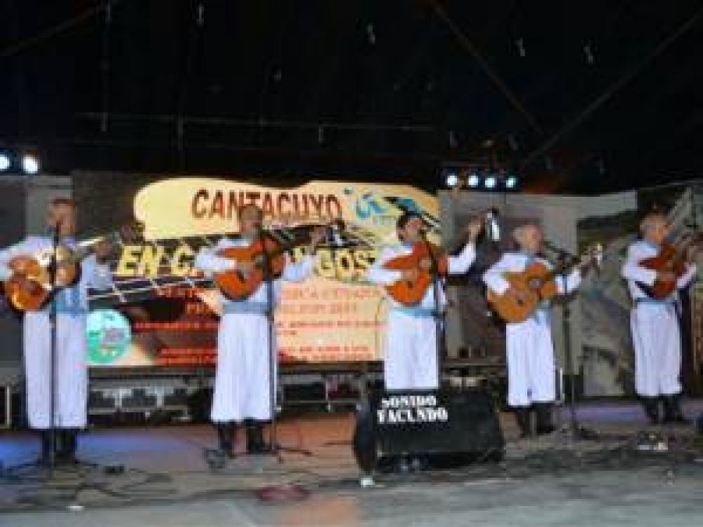 La cueca, la tonada y el gato regresan a la Calle Angosta