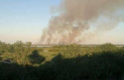 Incendio en la isla: Tres d�as de quema