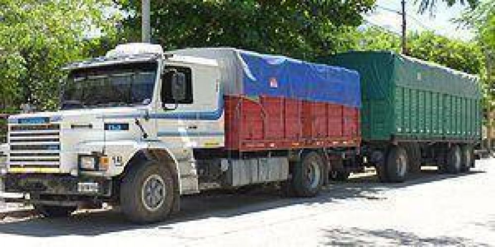 Un indigente de 16 a�os sufri� varias lesiones por un cami�n