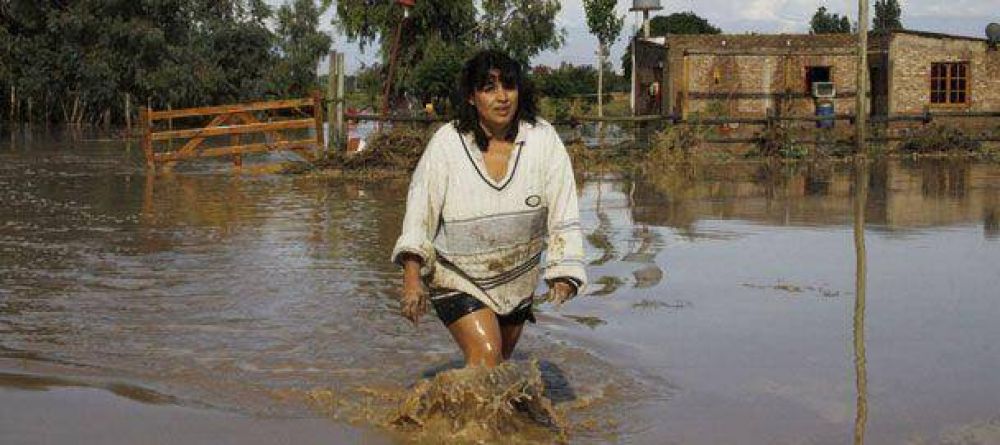 Sarmiento: 300 evacuados por una crecida hist�rica
