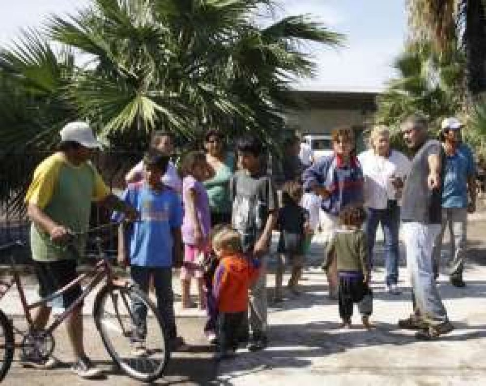 La escuela Aguilar se convirti� en el coraz�n de la gente sin techo