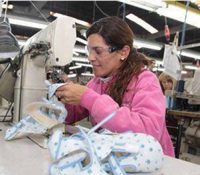 Tres despidos por semana en empresas textiles	