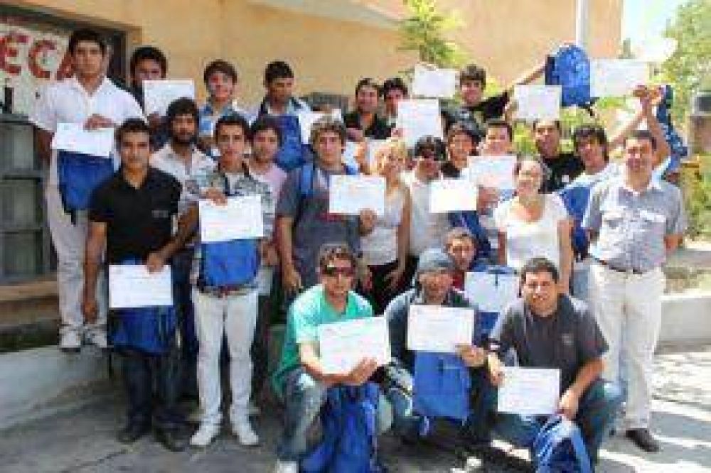 M�s de 40 j�venes aprendieron sobre Montaje y Andamio para Pascua Lama