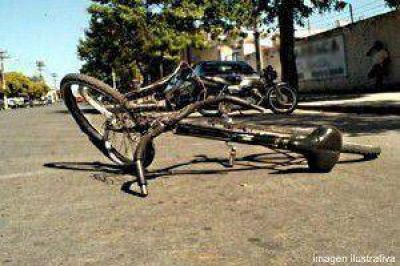 Un ciclista se encuentra gravemente herido tras ser atropellado por un autom�vil sobre ruta 66