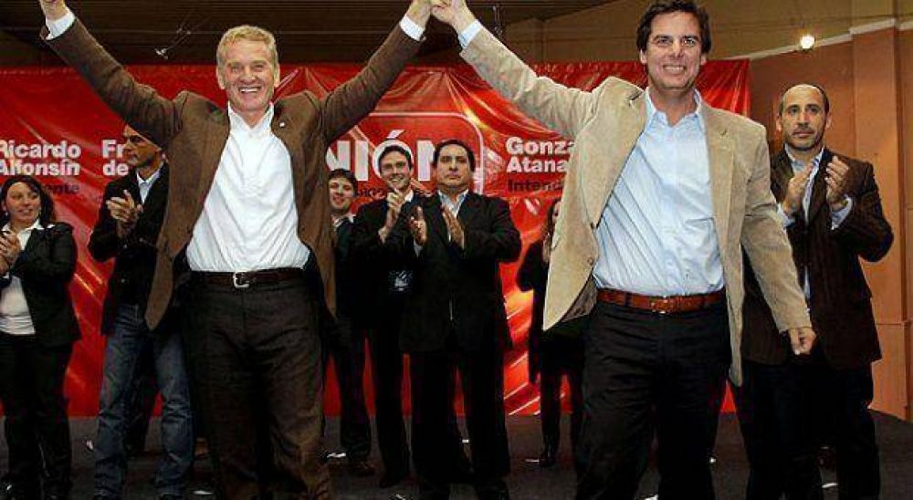 Atanasof: �No comparto la decisi�n de M�nica L�pez pero la respeto�