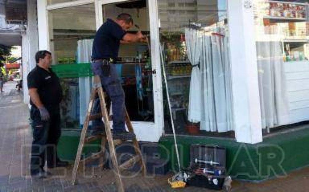 Rompen un vidrio de un comercio c�ntrico