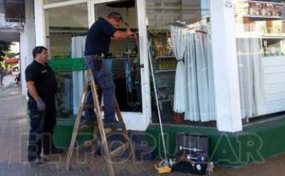 Rompen un vidrio de un comercio c�ntrico